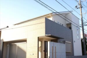 アーチ壁の家