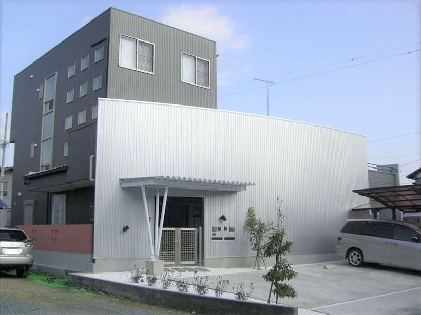 壁の家