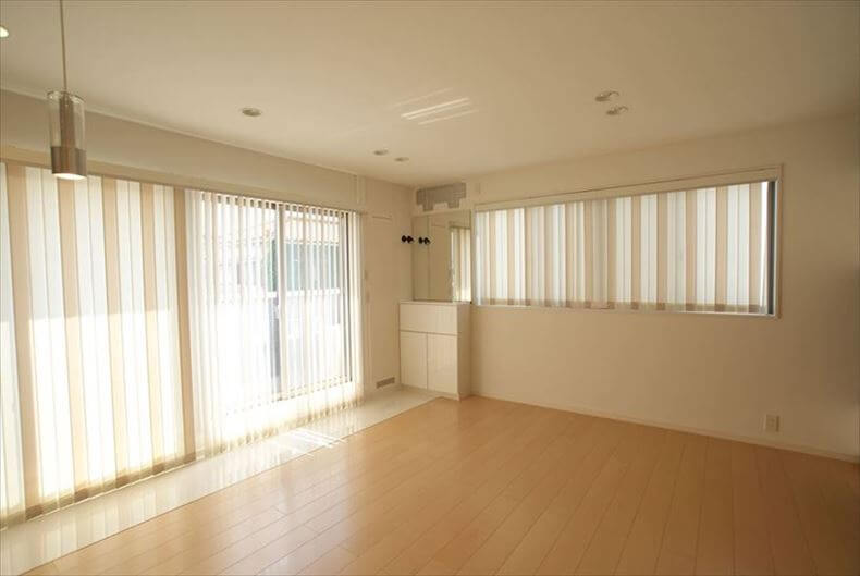 招き屋根の家
