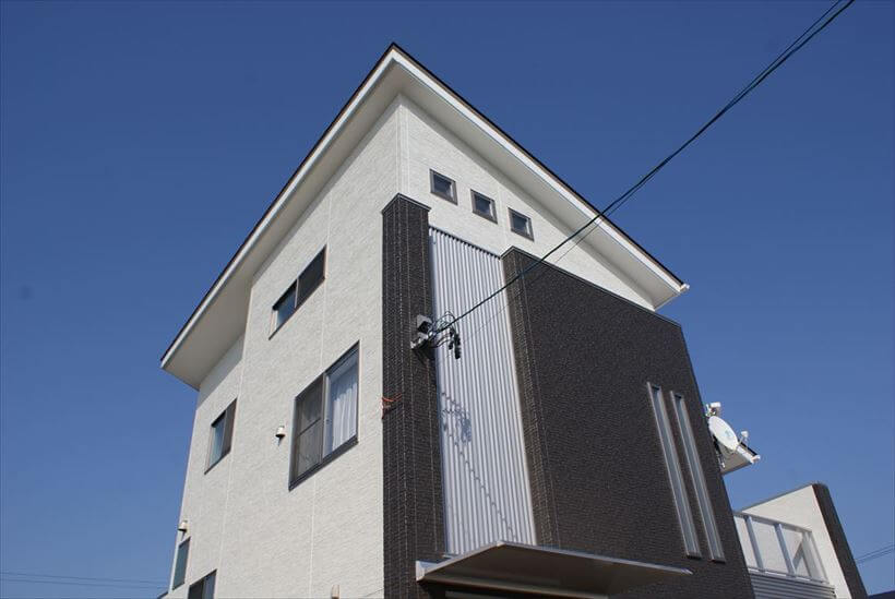 ルーフバルコニーの家